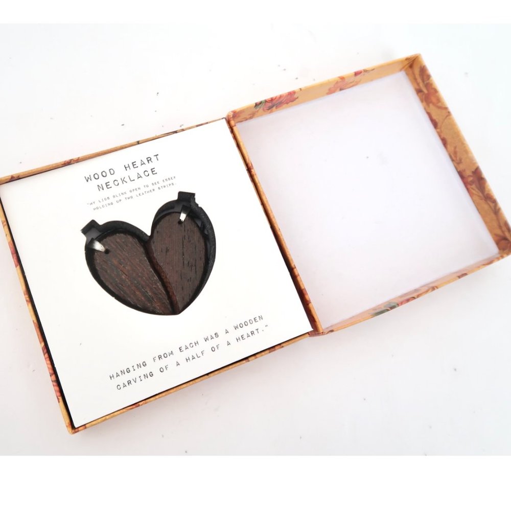 PAGE 19 wood heart pendant split necklace NWT